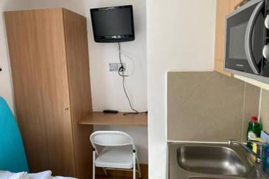 F201-Affordable Studio Near Hyde Park