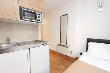 F201-Affordable Studio Near Hyde Park