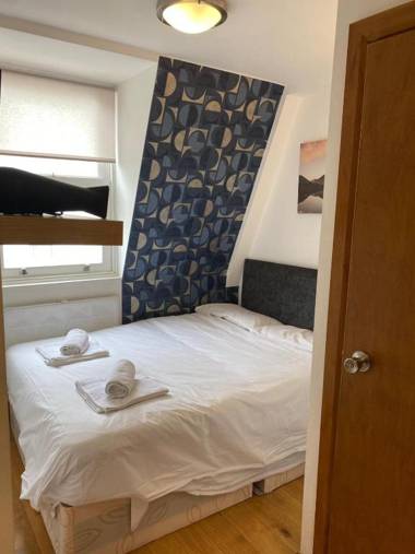 F406- Great Studio for 2 Near Hyde Park