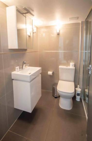 High Street Kensington Apartments by Flying Butler