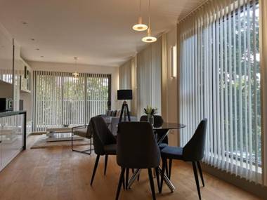 Kew Bridge by Charles Hope