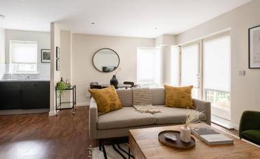 The Bow Mews - Modern & Bright 2BDR Apartment with Patio