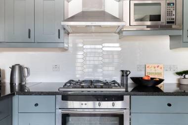 The Wapping Wharf - Modern & Bright 2BDR Flat on the Thames with Parking