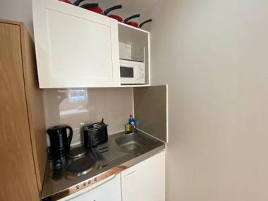 F407-4th Flr Studio for 2 Near Hyde Park