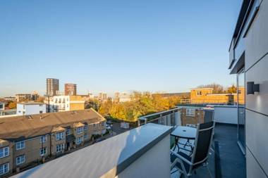 Spacious Three Bedroom Apartment in Hoxton