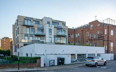 Spacious Three Bedroom Apartment in Hoxton