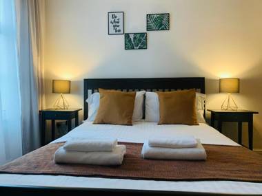Spacious 2 BR Near Central Line – 12 Min to Center
