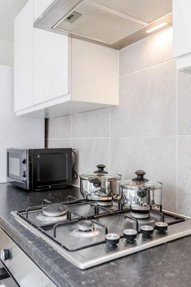 Modern 2 bedroom serviced apartment London