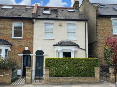 Family 4-Bed House & Secluded Garden - Wimbledon