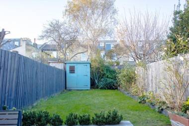 Beautiful 4 Bedroom House in North East London