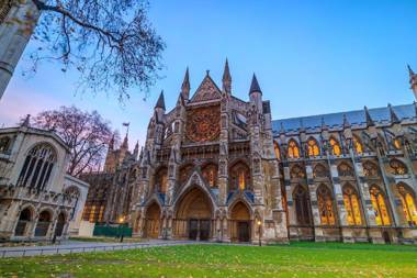 Luxury Two bed by the US Embassy (43 Thornes)