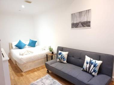 F1-Basement Studio Fits 3 Near Paddington