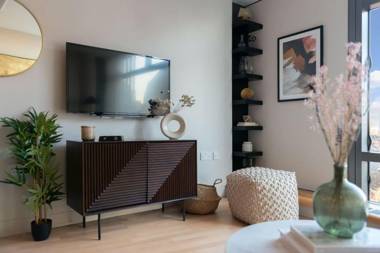 The Parliament View Escape - Modern 1BDR with View