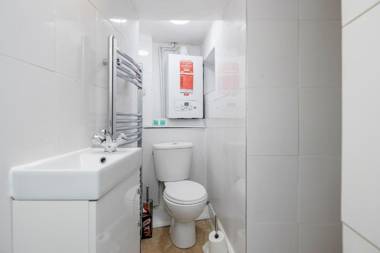 Charming 1-Bed Basement Apartment in Lewisham