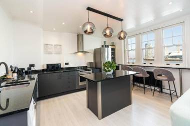 Stunning 3BD Riverside Flat Communal Roof Terrace