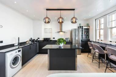 Stunning 3BD Riverside Flat Communal Roof Terrace