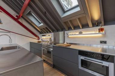 Stylish 2-bed loft apartment near Battersea Park South London