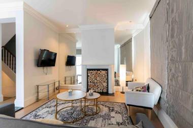 Spacious & Modern 3BRs house in central london