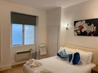 FB3- Basement Studio Fits 2 Near Hyde Park