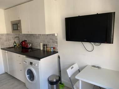 City Studio Apartments by London Regent