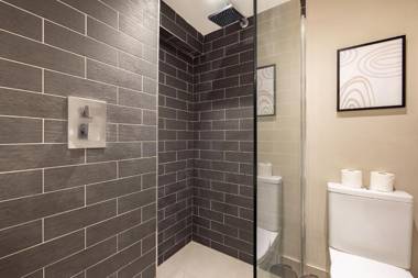 The Paddington Flat - Modern  2BDR with Patio