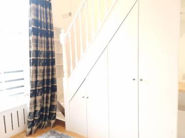 F8-Mezzanine 1st Floor Flat Fits 3 Near Paddington