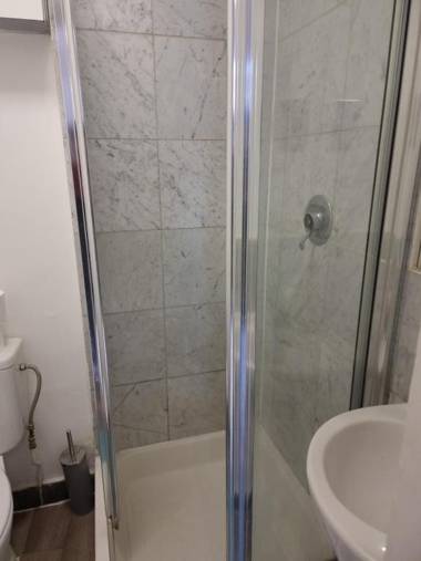 F8-Mezzanine 1st Floor Flat Fits 3 Near Paddington