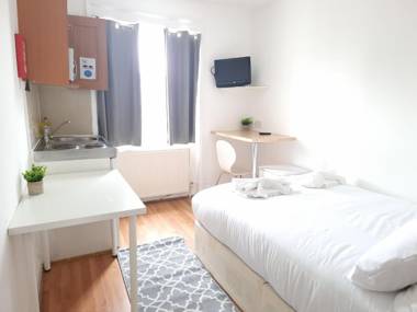 F20- 4TH Floor Studio Fits 2 Near Paddington