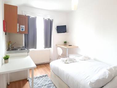 F20- 4TH Floor Studio Fits 2 Near Paddington