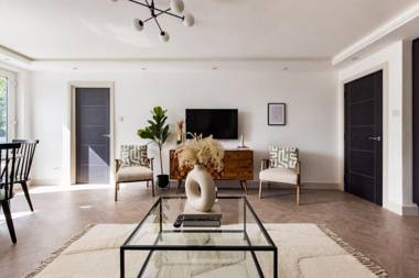 The Battersea Flat - Exquisite 2BDR Flat with Terrace