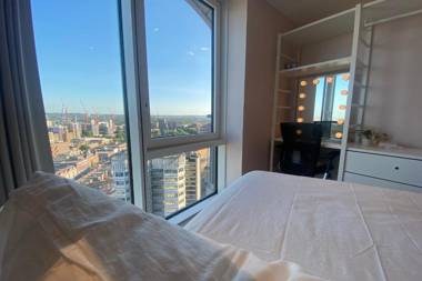 Stunning Apartment with London City Skyline view & Great Transport Links