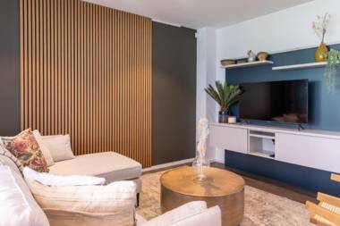 The Wandsworth Wonder - Lovely 3BDR with Balcony and Study Room