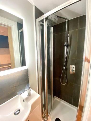 York Studios by Everywhere to Sleep London