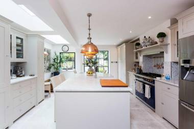 Veeve - Curiouser and Curiouser