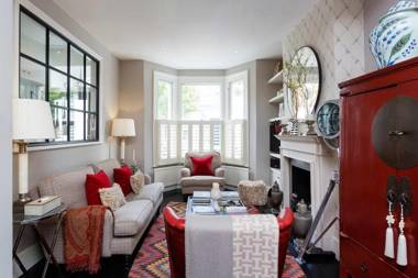 Veeve - Curiouser and Curiouser