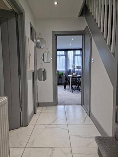 Remarkable 3-Bed Apartment in London