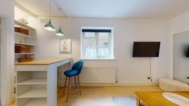 Superior 1 - Bed Apartment in Maida Vale