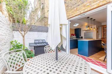 Stylish 1 Bedroom Flat in Fulham with Patio