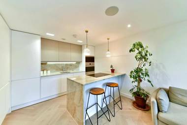 Luxury Chelsea Pad by condokeeper