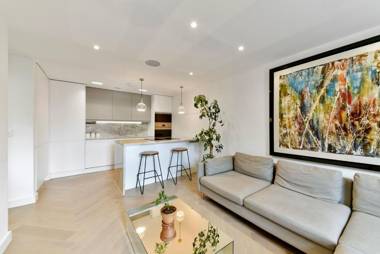 Luxury Chelsea Pad by condokeeper