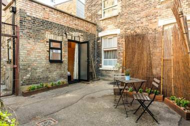 1 Bedroom House With an Edge in King Cross