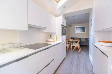 Stylish 2 Bedroom Apartment in Chelsea with Garden