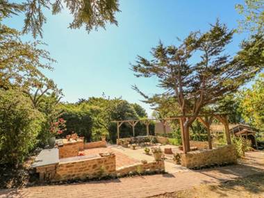 Fossil And The Cross Cottage West Bexington