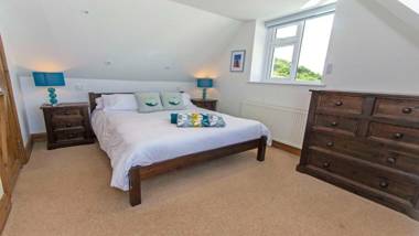 Stables Croyde | 4 Bedrooms / Sleeps 8 | Sea & Beach Views