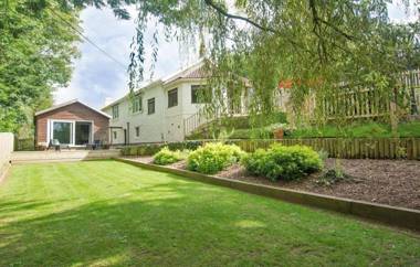 Streamways Nr Croyde - Large country cottage with valley views Hot Tub option and private garden cabin sleeps 12-16