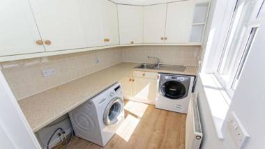 Ladywell Croyde - Super stylish large home with pool table woodburner pizza oven and Hot Tub Option Sleeps 12