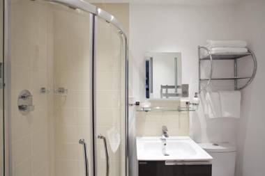 Burton Stone Inn - Free Parking on site