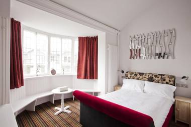 Burton Stone Inn - Free Parking on site