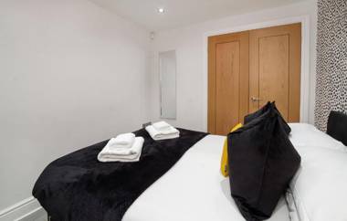 Apartment 1 The Keyes- Stylish & Spacious Apartment With Free Parking