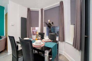 Apartment 1 The Keyes- Stylish & Spacious Apartment With Free Parking
